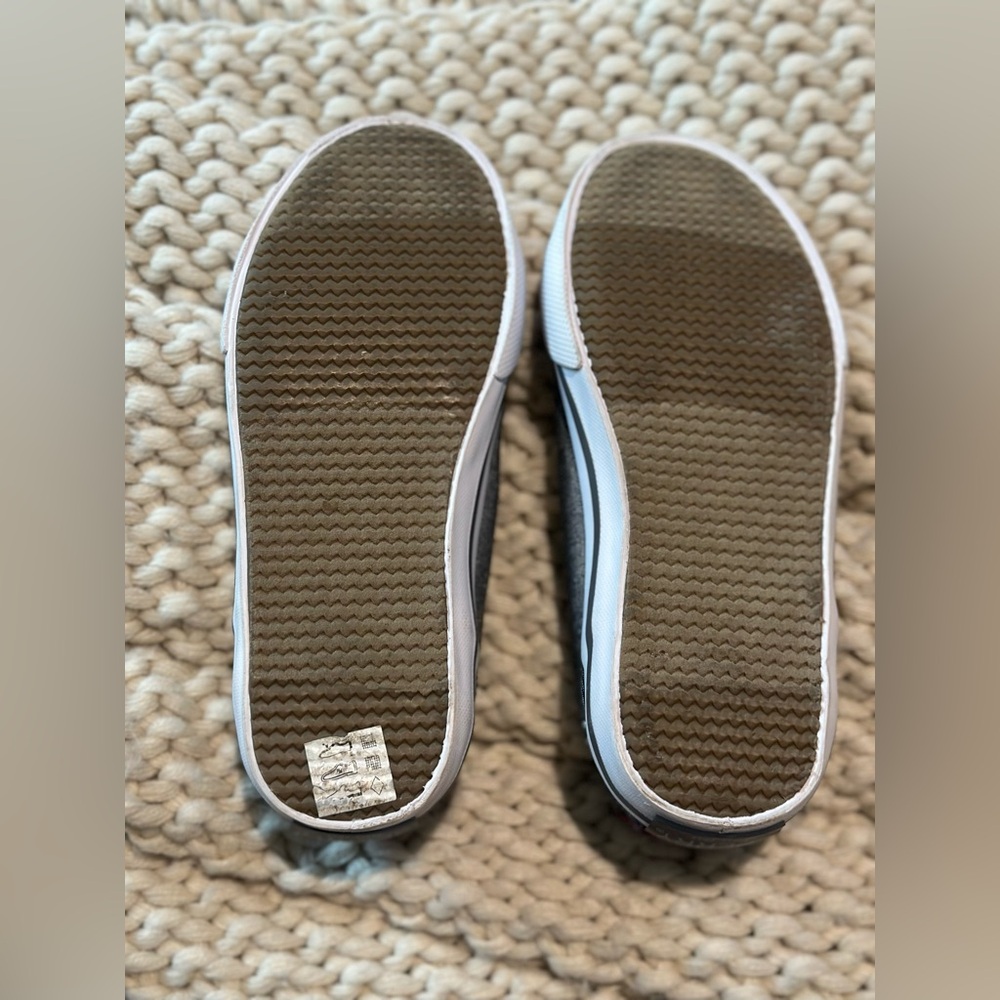 Sperry Gray and Red Sneakers Casual Low-Top - Picture 2 of 6